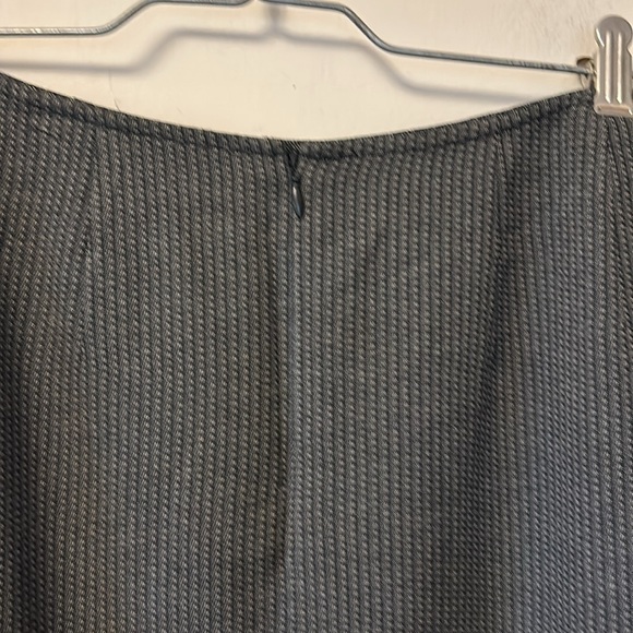 Finity Studio skirt black/grey pinstripe size 10 new with tags still attached - Picture 4 of 7